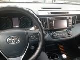 Toyota RAV4 2018 года за 15 700 000 тг. в Семей – фото 4