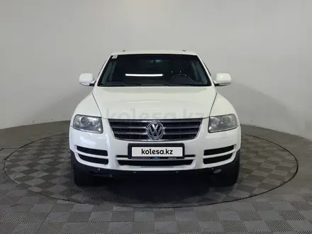 Volkswagen Touareg 2006 года за 4 090 000 тг. в Алматы – фото 2