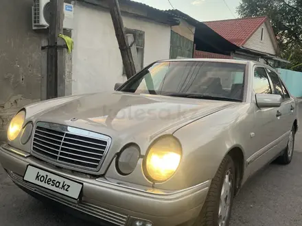 Mercedes-Benz E 280 1996 года за 2 000 000 тг. в Алматы – фото 2