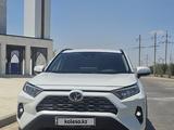 Toyota RAV4 2022 года за 15 200 000 тг. в Астана – фото 3