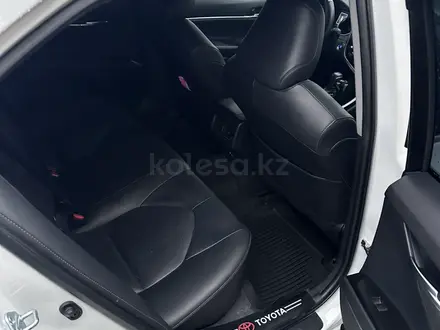 Toyota Camry 2021 года за 15 930 000 тг. в Актобе – фото 11