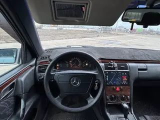 Mercedes-Benz E 280