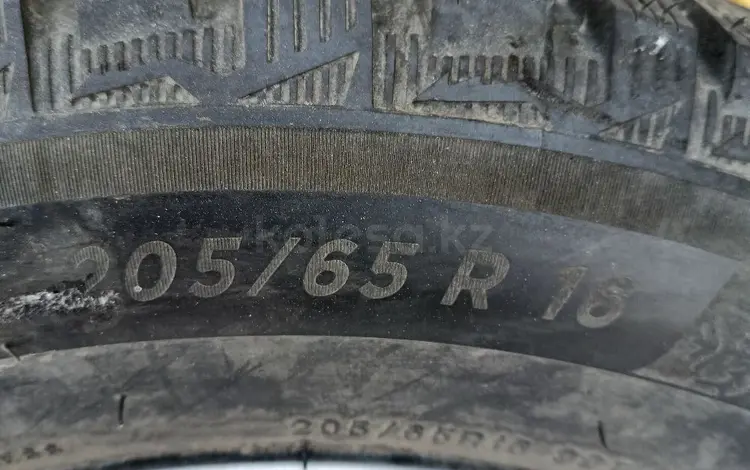 Комплект зимних шипованных шин МИШЛЕН с оригинальными дисками за 400 000 тг. в Семей