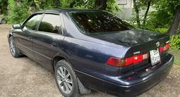 Toyota Camry 1999 годаүшін3 100 000 тг. в Алматы – фото 2