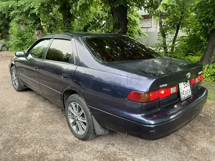 Toyota Camry 1999 года за 3 100 000 тг. в Алматы – фото 2