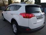 Toyota RAV4 2015 года за 12 300 000 тг. в Алматы – фото 4