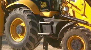 Стекло двери правое JCB 3CX оригинал за 140 000 тг. в Алматы