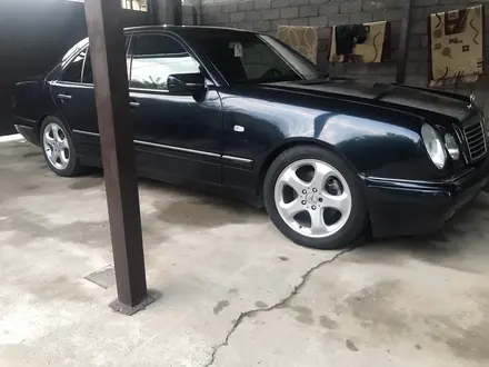 Mercedes-Benz E 280 1997 года за 3 400 000 тг. в Шымкент