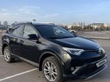 Toyota RAV4 2018 года за 14 000 000 тг. в Астана – фото 2