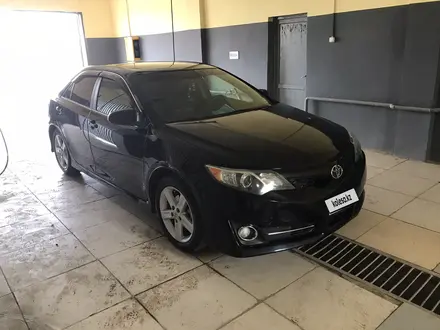 Toyota Camry 2013 года за 6 000 000 тг. в Атырау – фото 2