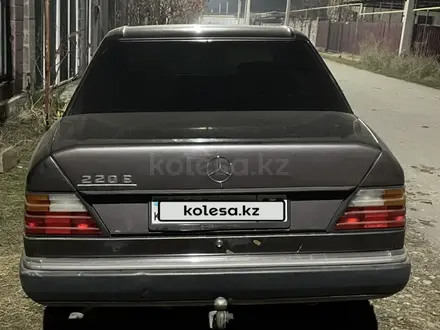 Mercedes-Benz E 220 1993 года за 1 300 000 тг. в Алматы – фото 2