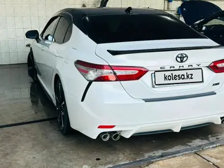 Toyota Camry 2020 года за 13 500 000 тг. в Алматы – фото 4