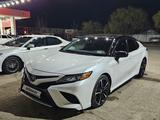 Toyota Camry 2020 года за 13 500 000 тг. в Алматы – фото 3