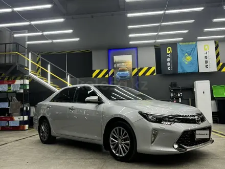 Toyota Camry 2017 года за 12 990 000 тг. в Караганда – фото 2