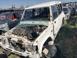 Mitsubishi Pajero 1989 года запчасти по кузову за 1 000 тг. в Актобе