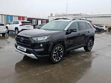 Toyota RAV4 2019 года за 10 000 000 тг. в Алматы