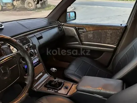 Mercedes-Benz E 280 1996 года за 1 800 000 тг. в Астана – фото 3
