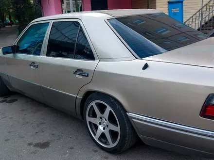 Mercedes-Benz E 280 1993 года за 4 380 000 тг. в Алматы – фото 2