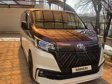 Toyota Granvia, 2022
