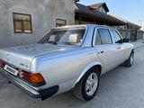 Mercedes-Benz E 230 1983 года за 1 200 000 тг. в Жетысай – фото 5