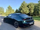 BMW 740 2023 года за 57 800 000 тг. в Астана – фото 2