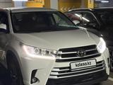 Toyota Highlander 2019 года за 16 500 000 тг. в Астана