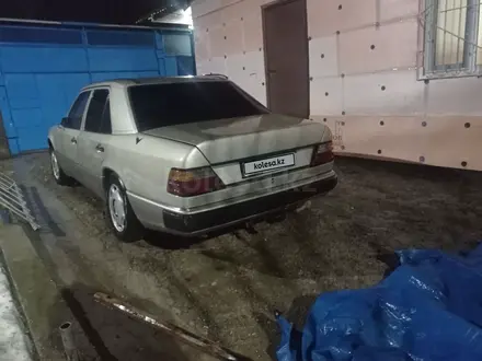 Mercedes-Benz E 200 1987 года за 1 600 000 тг. в Шымкент – фото 9