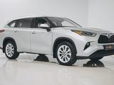 Toyota Highlander 2022 года за 31 500 000 тг. в Алматы – фото 2