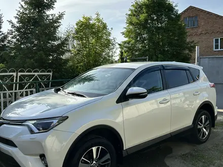 Toyota RAV4 2016 года за 11 900 000 тг. в Усть-Каменогорск – фото 3