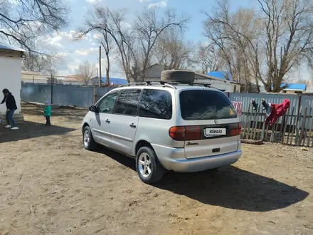 Volkswagen Sharan 1996 года за 2 500 000 тг. в Актобе – фото 2