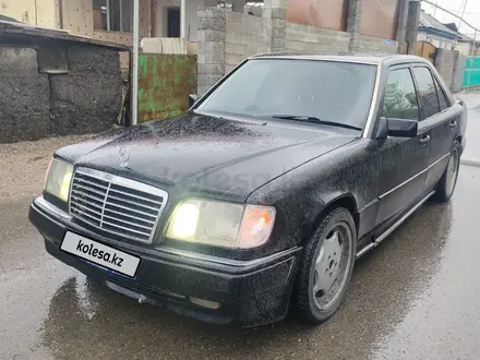 Mercedes-Benz E 220 1994 года за 2 600 000 тг. в Алматы