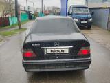 Mercedes-Benz E 220 1994 года за 2 600 000 тг. в Алматы – фото 2