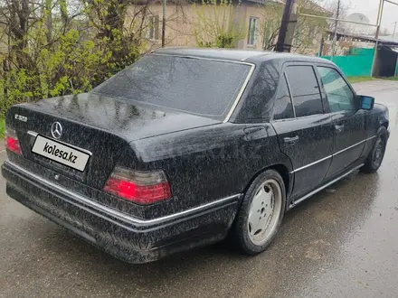 Mercedes-Benz E 220 1994 года за 2 600 000 тг. в Алматы – фото 4