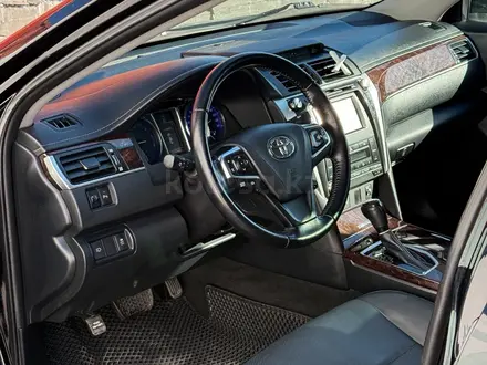 Toyota Camry 2016 года за 11 300 000 тг. в Семей – фото 12