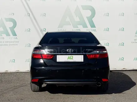 Toyota Camry 2016 года за 11 300 000 тг. в Семей – фото 7
