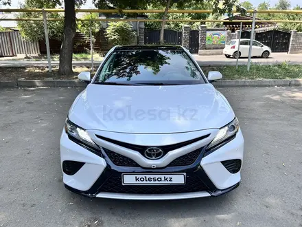 Toyota Camry 2020 года за 21 300 000 тг. в Алматы – фото 15