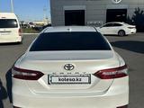 Toyota Camry 2020 года за 14 500 000 тг. в Атырау – фото 3