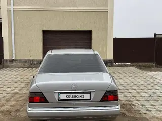 Mercedes-Benz E-Class, 1993