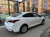 Hyundai Accent 2019 года за 8 200 000 тг. в Караганда – фото 2