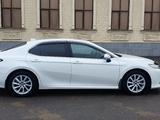 Toyota Camry 2021 годаfor15 500 000 тг. в Шымкент – фото 3