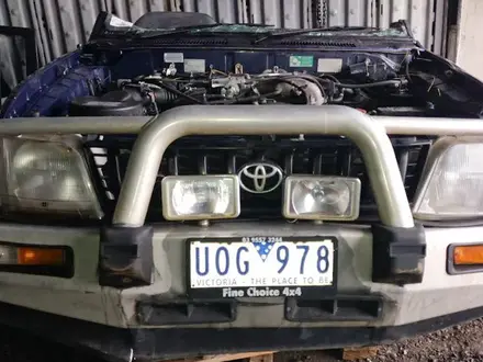 Передний бампер на Toyota Land Cruiser Prado 95 за 101 тг. в Алматы