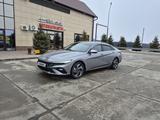 Hyundai Elantra 2023 года за 10 800 000 тг. в Уральск – фото 2