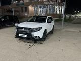 Mitsubishi Outlander 2022 годаfor13 800 000 тг. в Актобе – фото 2