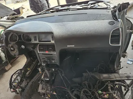 Торпедо Торпеда панель на Audi Q7 за 85 000 тг. в Шымкент – фото 3