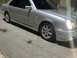 Mercedes-Benz E 230 1997 года за 3 500 000 тг. в Шымкент – фото 2