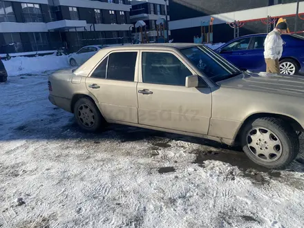 Mercedes-Benz E 230 1991 года за 1 900 000 тг. в Алматы – фото 2