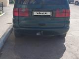 Volkswagen Sharan 1996 года за 1 200 000 тг. в Астана