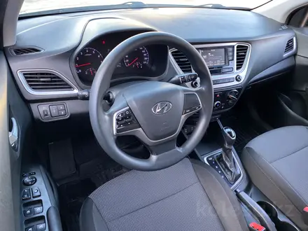 Hyundai Solaris 2018 года за 7 240 000 тг. в Алматы – фото 8