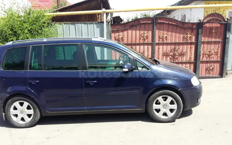 Volkswagen Touran 2003 года за 3 300 000 тг. в Алматы