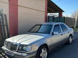 Mercedes-Benz E 220 1994 года за 2 400 000 тг. в Кентау – фото 2